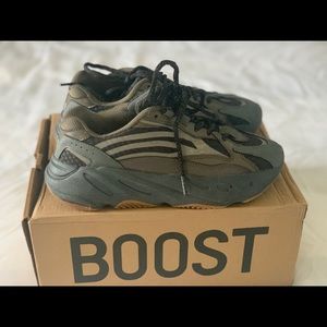 Yeezys 700